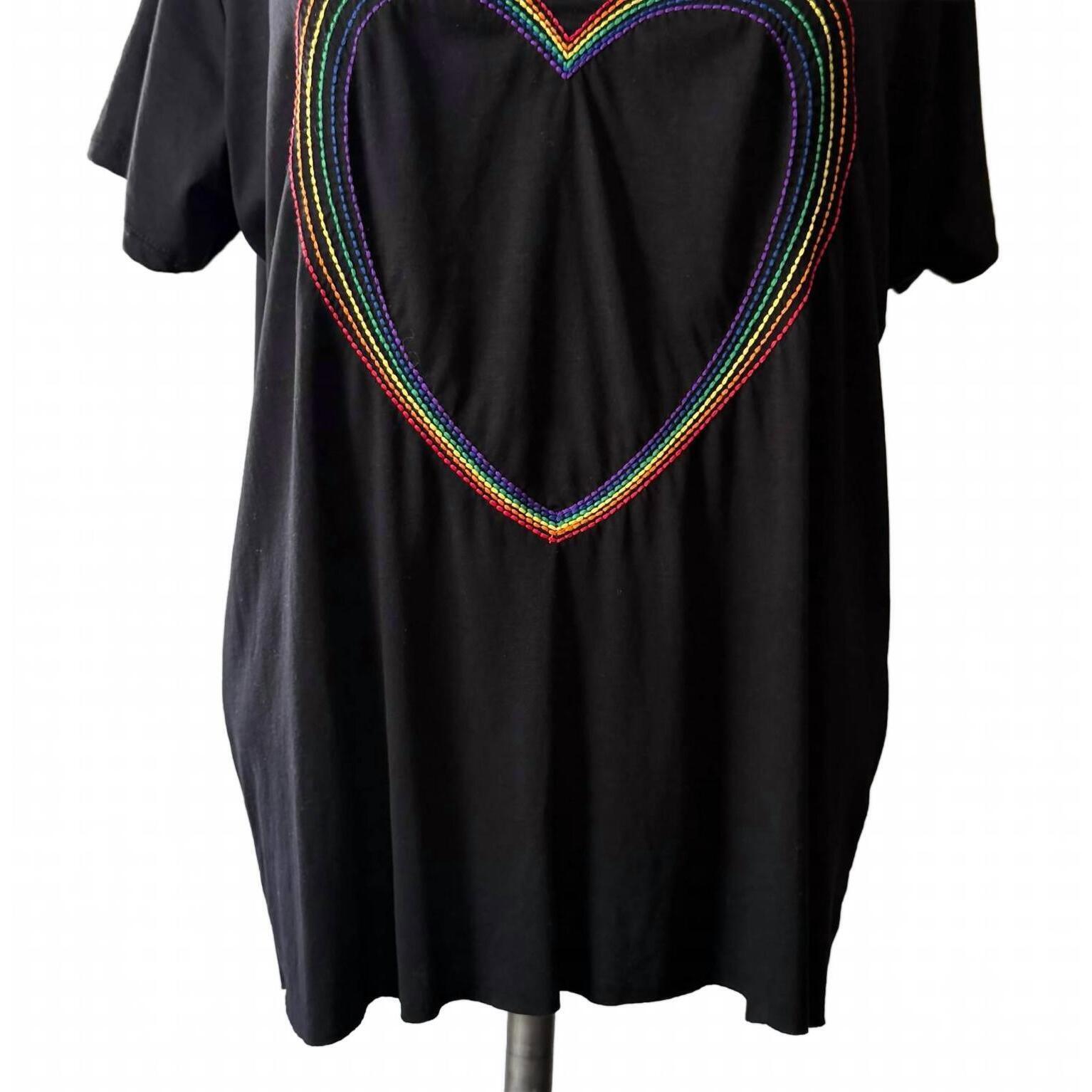 New Lauren Moshi Women's Elara Rainbow Heart Short Sleeve Top In Black